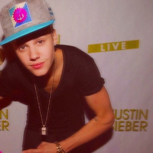 -bieber stole my heart...               -follow me & enjoyy!