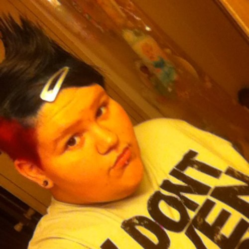 Follow me(: I'm a fun loving person(: I LOVE YOU!!(: