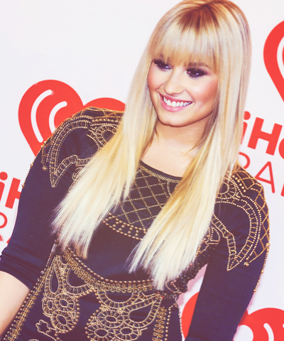 ..quede sin ovarios el 24 de Abril 2012 *.* Fui feliiiiz y la  @ddlovato esta ma' wena que pan con chancho :B Love u' !! ♥.♥ LESBIAN FOR DEMI :3