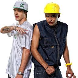 Y esto es cumbia callejera & se bailaaa..
Con los parlantes en la vereda,De La Calle ♪♫