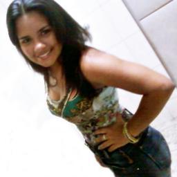 Canceriana . 14 anos . Apaixonada . Romântica . Meiga . Amiga . Carinhosa . Simpática .Vaidosa . Sonhadora . Divertidaa e marida da @Luciana_Camposs
