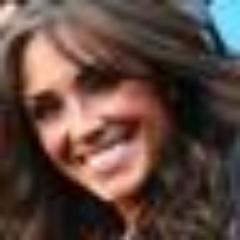 Artista plástica e escritora, que adora o Brasil,  sua música e essa cultura multirracial encantadora.