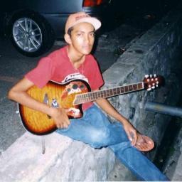 hyE..im happpy g0 Lucky & Joker guy, Like 2 makE j0kE fr0m kampunG pandan 55100 cheras, Ampang kL... /// ! (