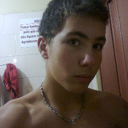 Sou um cara= extrovertido q gosta de aproveitar a vida.....