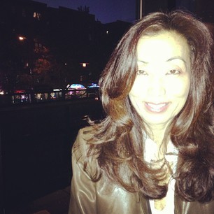 Angeleno turned NYC Beauty PR exec w luv of wine, SCUBA, tennis, Amaganesett, beauty, 3rd world travel, & goldn retrievers....not necessarily in that order.