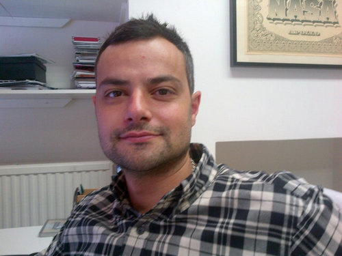 Booking Agent at Paradigm Agency. Spurs fan and true Londoner. Seem to tweet about football and when drinking