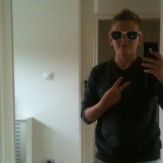 -LIKE A BOSS -loving dubstep music -youtuber: likabrogaming -follow me bro's ook -@_jobo98_ en @_Daryll_