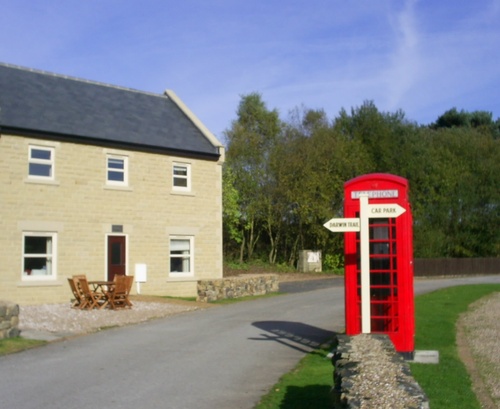Discount Luxury Group and Family Cottage Holidays Peak District, Derbyshire, UK