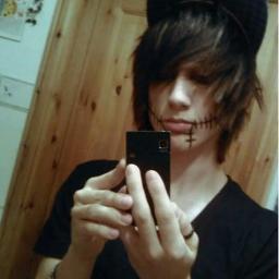 I Dico and I am 16 and I like to sing and my favorite is the Black Veil Brides