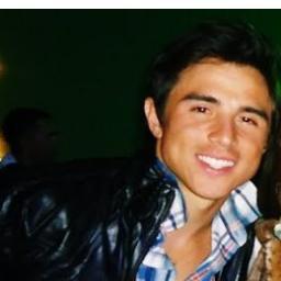 Aqui você ira encontrar frases engraçadas, e noticias sobre o jogador.
Criado:10\10\2012.
Primeiro FC com esse nome, não aceito imitações.
@WillianGomes07 3