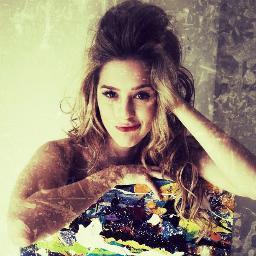 O mundo é das pessoas que sonham, por isso o meu sonho é você.
@Sophiaabrahao 3
