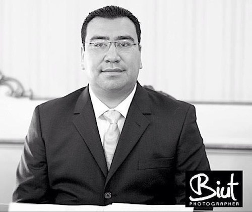 Egresado de la Universidad de Guanajuato. Maestro en Desarrollo Organizacional y RH, apasionado de la Administración Pública. Católico y Panista de corazón.