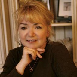 Creative home stager, designer and decorative artist on Long Island and NYC.