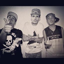 Dona: @LariiPujol Since: 24/05/2011 Oficializado: 03/06/2012 
dedicado aos meus anjos @AdrPollo @tomim_pollo @Gabrielarippi s2