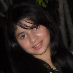 14 anos,estudante,amo musica,adoro chocolate,chata,irritante,ciumenta,carinhosa,flamenguista,e que se machuca pro qualquer coisa,ama sem vê defeitos!