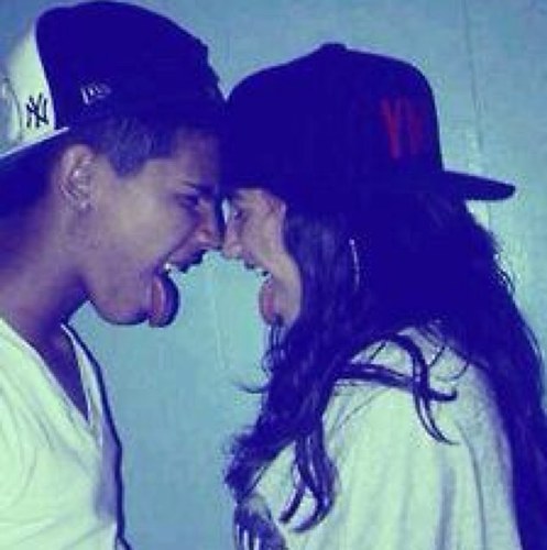 WeCuteCouples's profile picture. We Promote Couples Pictures 1⃣ Follow us 2⃣ Send us your picture with a quote @WeCuteCouples 3⃣ We will pick which ones are cute c: