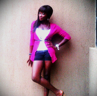 Am just am everyday fun , loving gal... Although I get angry easily (can't help it) Follow me nd i wuld follow u back... Muah