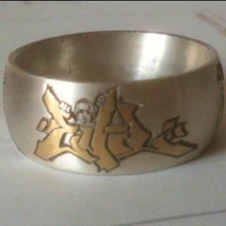 Peter_Byrne_'s profile picture. An award winning jewellery designer and a snowblading demon down the blackrun!!