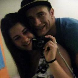 taurina, 15 anos *-*  e  amiga da @Steefhanie_  e mana da @fraancielebraz :9