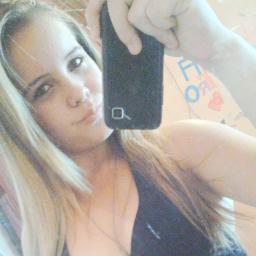 'Quem sou eu {?}
α coisiinhα mαiis boniitiinhα dα Mαe! #)
http://t.co/8F9eK7bJdt

PERGUNTA AI =  http://t.co/BRFhrwEPBn