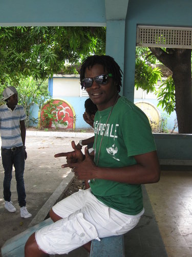 REAL SINGER FROM 19 0 LONG #GOD MI SEH!!! HIT ME UP FOR BOOKINGS AND DUBPLATES ON SINGER1@HOTMAIL.COM