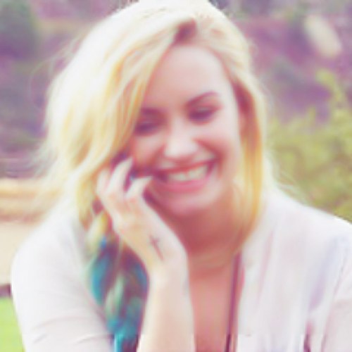 I love @OhGomezSlut more than life. She's really my queen I LOVE YOU SHANI