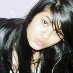 Na vida tudo passa , naão importa o que tú faça . O que te fazia Rir Hoje , já não tem mais Graça . ♪