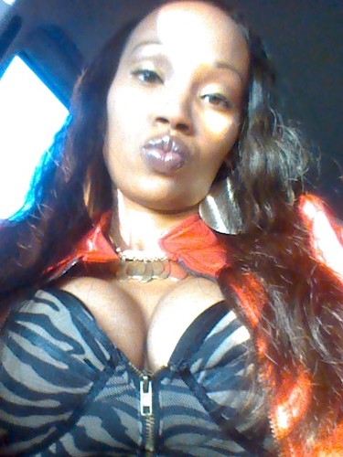 sexy mama of 4 children ;) laid back. DRAMA FREE