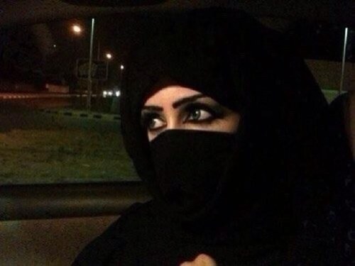 ‏·· فتاة بسيطـه ، وأحمل مايكفني من الثقـﮧ الكامله ، لااحدود لفهاوتي ، لآأحمل شي بقلبي ابدآ ♥كاتبهه ،هاشتاقي ‏