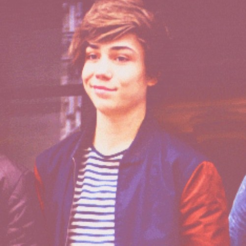 I'm Evander. I'm 18 and I play baseball. Im British. {Super 8 RP} FC: George Shelley