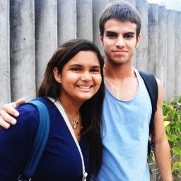 Sempre indo no projac ver a pessoa que me faz levantar 7h e por um simples sorriso já me faz feliz @DanielCBlanco Eu amo você Donas: Bre e Luma