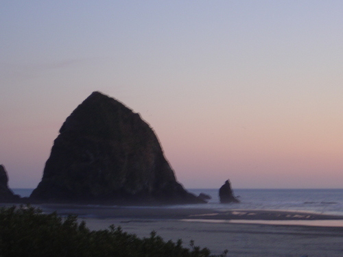 A Cannon Beach, OR Motel. Call 503-436-2928 for reservations!
