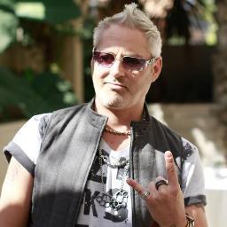 Punk rocker, I love Viagra, anonymous sex and I have a big one. Facebook --- http://t.co/O1ip1AGGll