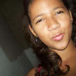 Sou uma pessoa sincera,nao gosto de falsidade se quiser falar de mim que fala na cara..
                                By:Aghata*Anny**