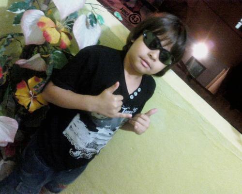 Descobri que o meu sorriso é poderoso. Ele pode deixar alguém feliz, outros tristes, alguns com raiva e muitos, mas muitos com inveja. ;)