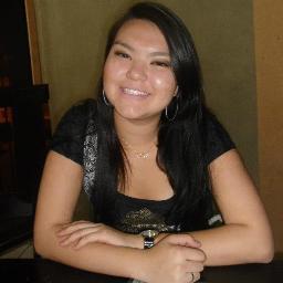 http://t.co/MAApo35GU9    ;        face: Leeticia Almeida