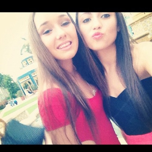 Two Girls who love X Factor! And ALWAYS follow back (:
@bellaferraro1 and @chloebeckleyxx