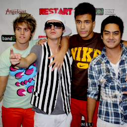 Unico Fã Clube ativo do ABC Paulista com o intuito de divulgar a @rockrestart - Since: 27 Jul 2012 - Dona: @SmileDoPeLu  *-*