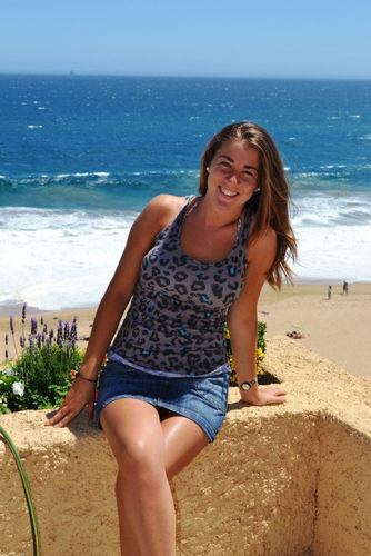 karenberta's profile picture. Cirujano Dentista