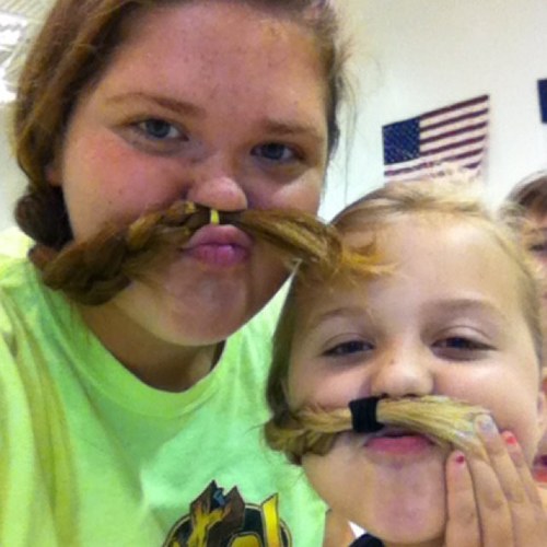 im kathleen:) i love Jesus and life in general:)