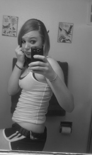 im emily, anything you wanna now ask me.(: