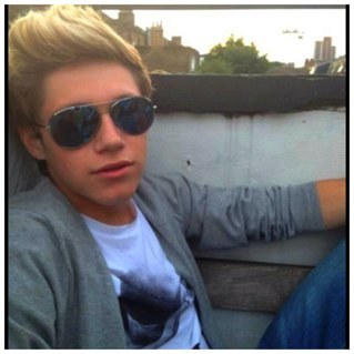 i love one direction :) i also like to draw and write. please check out my story on wattpad, Love Life With One Direction 3