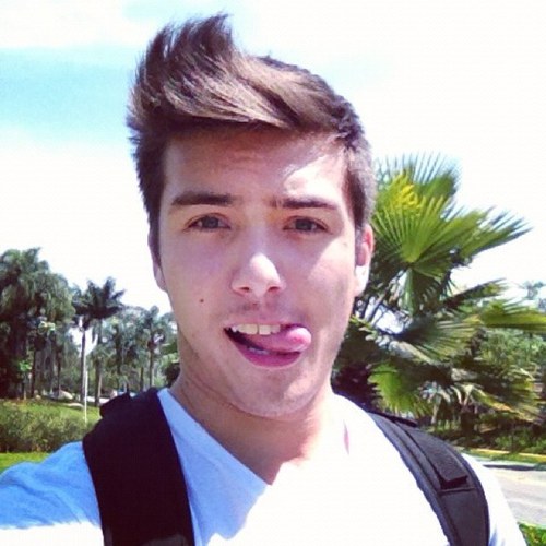 Dreamer, Music, Soccer, games, geek... Follow me