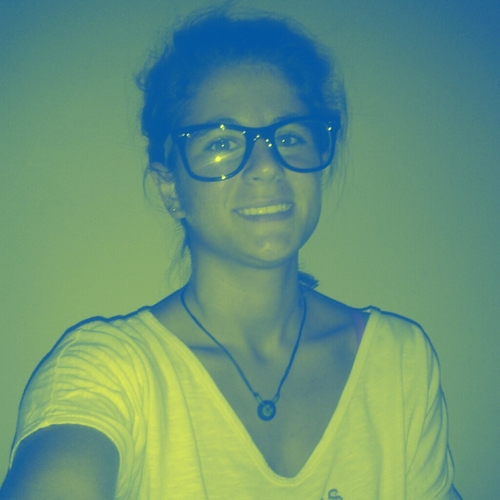 Enamorarse, jamás.    Con el corazon roto, pero sigo sonriendo.