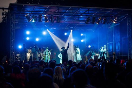 Swindon UK Based Festival Stage Hire https://t.co/8vWCeLAJOA info@hire-a-stage.com  …. Lovers of live music, camper vans & chai tea!