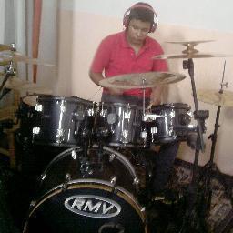 Sou um cara dii Booa ,sou Baterista e curto mto Rock e outros ...