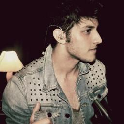 Se for pra escolher entre voce e o sorriso , eu escolho voce , poorque sem voce nao irei Sorrir!  @ChayLeao
Since 30/06/12