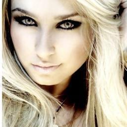 ~ nn interessa pra que lado eu olha , ou me direcionem , eu sempre vou me sentir sozinha . pqe é relamente assim que estou :/ SOZINHA