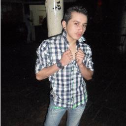 Sou extrovertido,adoro musica(todos os tipos), amo dança...