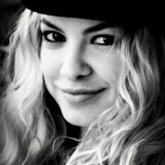 Não tem como explicar o meu amor pela @Lua_Blanco , ela é o ar que e respiro, é  a minha vida amo ela mais que tudo nessa vida ♥